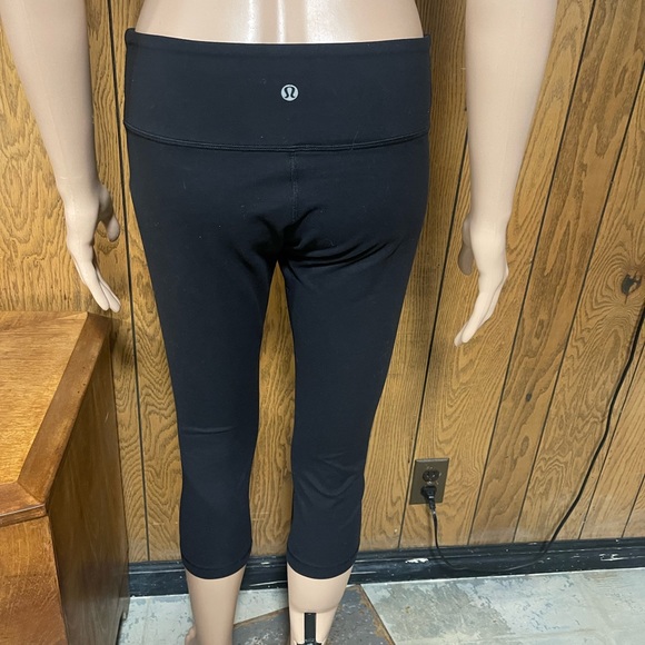Lululemon" Wunder Under Cropped-Black-Size 8 - Picture 3 of 15